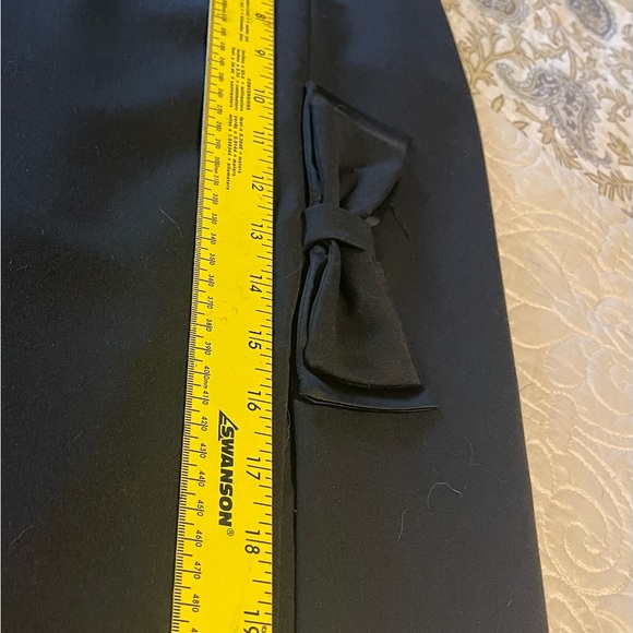 White House Black Market back zip bow detail skirt. - Picture 3 of 4